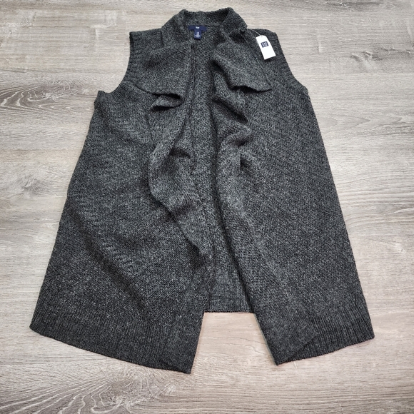NWT GAP Wool Blend Heathered Gray Sleeveless Cardigan Sweater Vest Medium - Picture 1 of 7